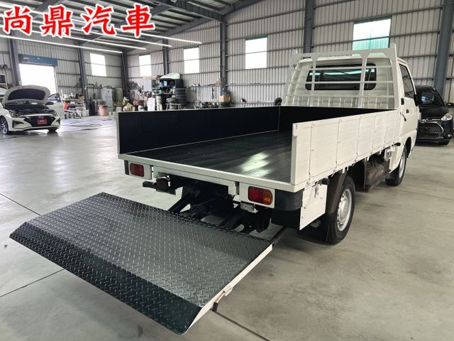 2024型 里程僅跑2萬 全車原鈑件 升降尾門 倒車影像 行車紀錄器 賺錢車 車子漂亮 歡迎賞車  第4張相片