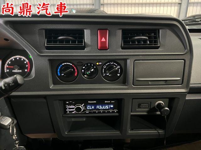 2024型 里程僅跑2萬 全車原鈑件 升降尾門 倒車影像 行車紀錄器 賺錢車 車子漂亮 歡迎賞車  第13張相片