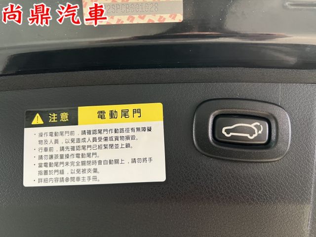 5+2人座 第三排座椅 四輪傳動 渦輪 電尾門 電動天窗 電動記憶椅 免鑰匙 環景顯影 JBL音響  第5張相片