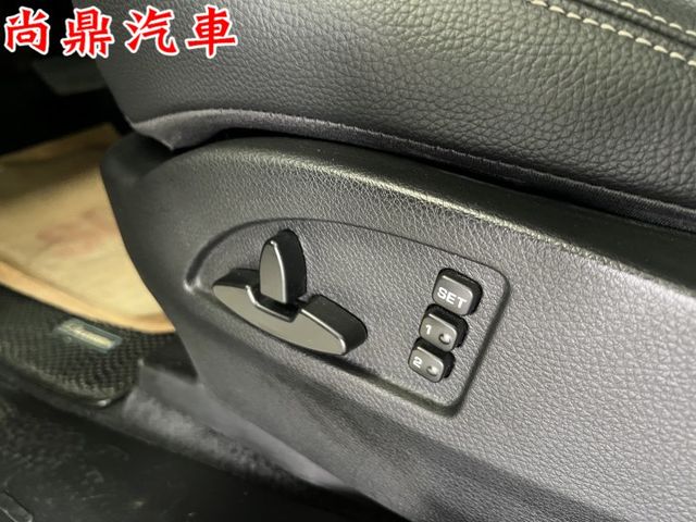 5+2人座 第三排座椅 四輪傳動 渦輪 電尾門 電動天窗 電動記憶椅 免鑰匙 環景顯影 JBL音響  第9張相片