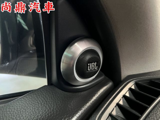 5+2人座 第三排座椅 四輪傳動 渦輪 電尾門 電動天窗 電動記憶椅 免鑰匙 環景顯影 JBL音響  第10張相片