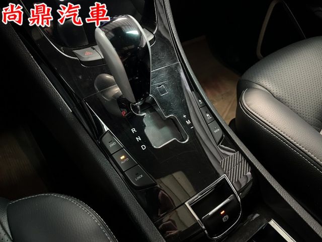 5+2人座 第三排座椅 四輪傳動 渦輪 電尾門 電動天窗 電動記憶椅 免鑰匙 環景顯影 JBL音響  第16張相片