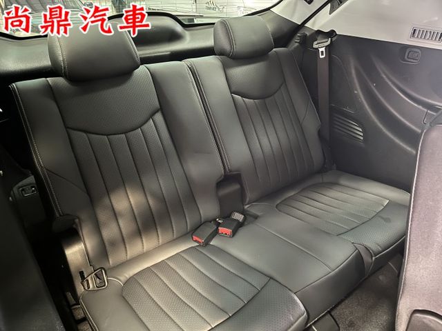 5+2人座 第三排座椅 四輪傳動 渦輪 電尾門 電動天窗 電動記憶椅 免鑰匙 環景顯影 JBL音響  第19張相片