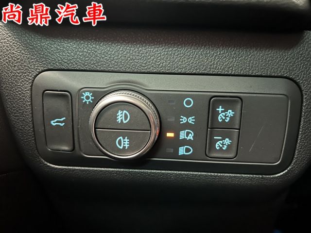 旗艦X版 360環景 全景天窗 電尾門 免鑰匙 盲點 電動座椅 導航 CARPLAY 可全額貸款 實車實價  第11張相片