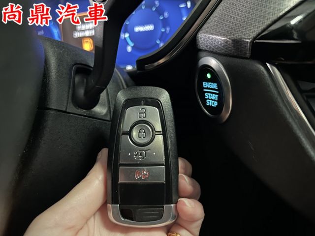 旗艦X版 360環景 全景天窗 電尾門 免鑰匙 盲點 電動座椅 導航 CARPLAY 可全額貸款 實車實價  第19張相片