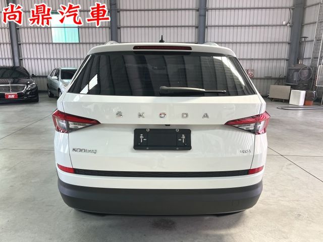 2021型 小改款 4x4尊榮款 七人座 原鈑件 全景天 電尾門 ACC跟車 盲點 環景 CARPLAY 可貸款  第3張相片
