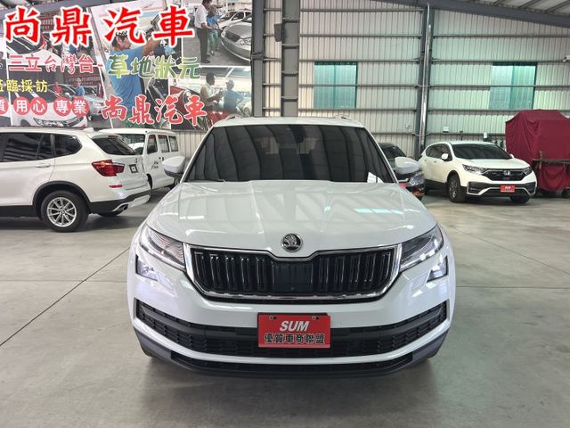 2021型 小改款 4x4尊榮款 七人座 原鈑件 全景天 電尾門 ACC跟車 盲點 環景 CARPLAY 可貸款  第7張相片