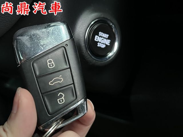 2021型 小改款 4x4尊榮款 七人座 原鈑件 全景天 電尾門 ACC跟車 盲點 環景 CARPLAY 可貸款  第16張相片