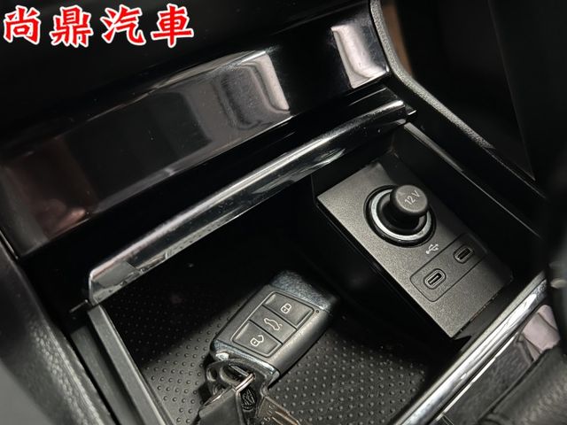 2021型 小改款 4x4尊榮款 七人座 原鈑件 全景天 電尾門 ACC跟車 盲點 環景 CARPLAY 可貸款  第17張相片