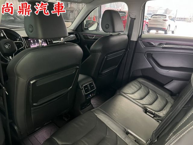 2021型 小改款 4x4尊榮款 七人座 原鈑件 全景天 電尾門 ACC跟車 盲點 環景 CARPLAY 可貸款  第19張相片