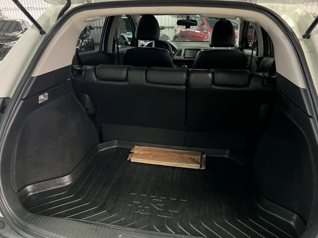 S版 免鑰匙 定速 換檔撥片 倒車影像 LED頭燈 恆溫空調 藍芽 駕駛模式 行車紀錄器  第4張相片