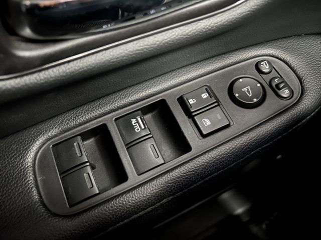 S版 免鑰匙 定速 換檔撥片 倒車影像 LED頭燈 恆溫空調 藍芽 駕駛模式 行車紀錄器  第8張相片