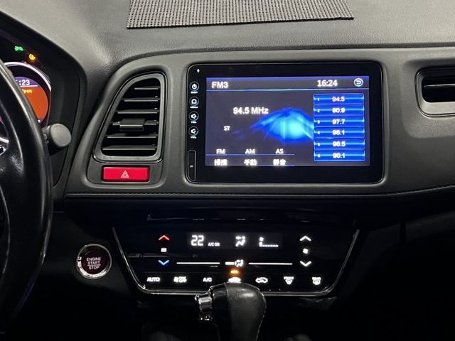 S版 免鑰匙 定速 換檔撥片 倒車影像 LED頭燈 恆溫空調 藍芽 駕駛模式 行車紀錄器  第12張相片