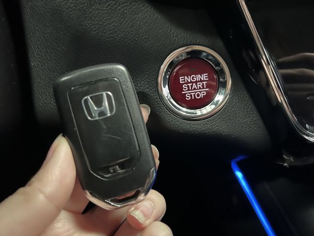 S版 免鑰匙 定速 換檔撥片 倒車影像 LED頭燈 恆溫空調 藍芽 駕駛模式 行車紀錄器  第14張相片