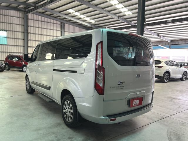 尊爵8人座 旅行家 里程僅跑2萬 原鈑件 ACC跟車 車道偏離 盲點偵測 倒車影像 前後行車紀錄器 可參考車貸  第3張相片