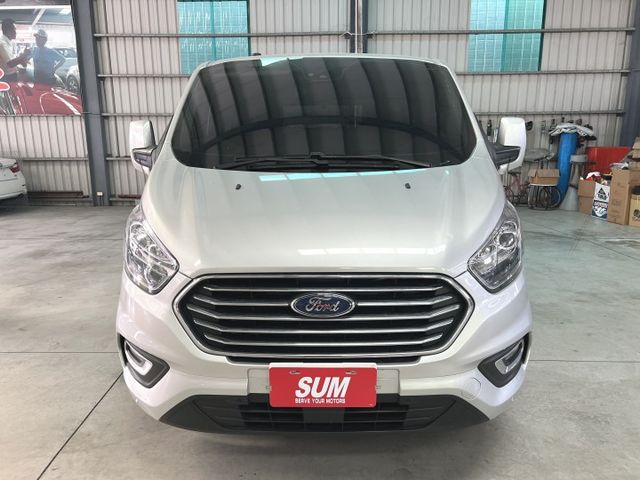 尊爵8人座 旅行家 里程僅跑2萬 原鈑件 ACC跟車 車道偏離 盲點偵測 倒車影像 前後行車紀錄器 可參考車貸  第8張相片