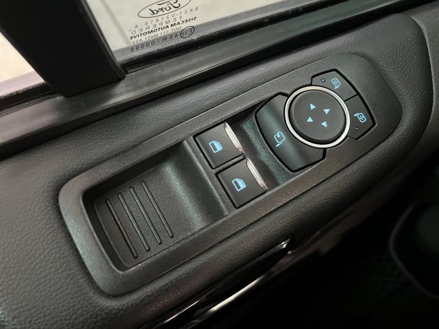 尊爵8人座 旅行家 里程僅跑2萬 原鈑件 ACC跟車 車道偏離 盲點偵測 倒車影像 前後行車紀錄器 可參考車貸  第10張相片