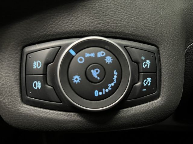 一手車 全車原鈑件 時尚經典款 腳踢尾門 全景天 定速 盲點 免鑰匙 倒車影像 藍芽 後座充電  第9張相片