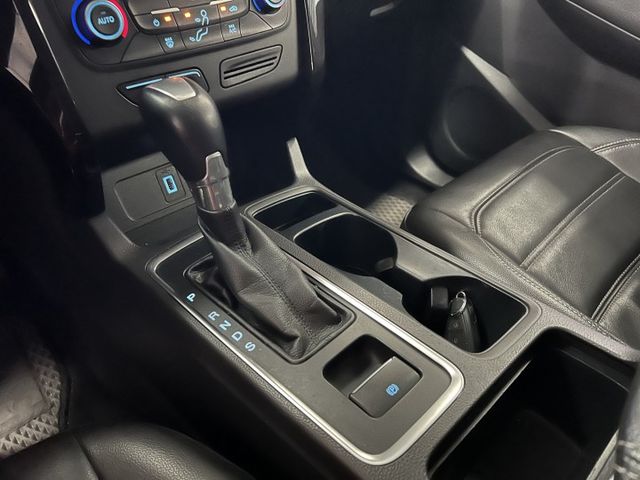 一手車 全車原鈑件 時尚經典款 腳踢尾門 全景天 定速 盲點 免鑰匙 倒車影像 藍芽 後座充電  第14張相片