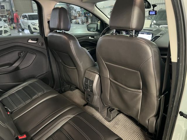 一手車 全車原鈑件 時尚經典款 腳踢尾門 全景天 定速 盲點 免鑰匙 倒車影像 藍芽 後座充電  第16張相片