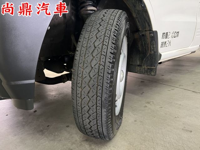 自排 A210加長款 里程僅跑1.6萬 有盲點、定速、藍芽、行車紀錄器 賺錢小貨車 可參考車貸 歡迎賞車  第8張相片