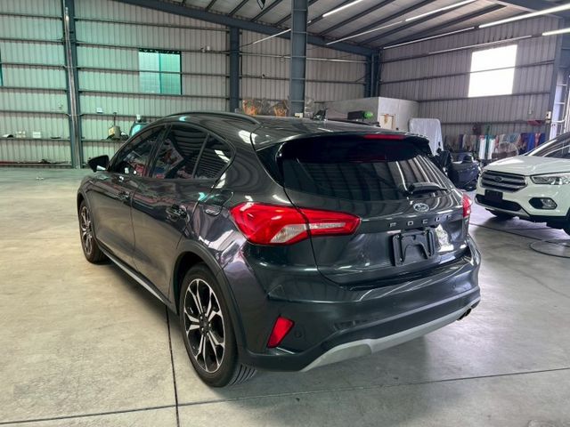 新入庫整備中 Active任性版 里程僅跑4.7萬 全車原鈑件 車室氣氛燈 360環景 盲點 B&O音響 CarPlay  第2張相片