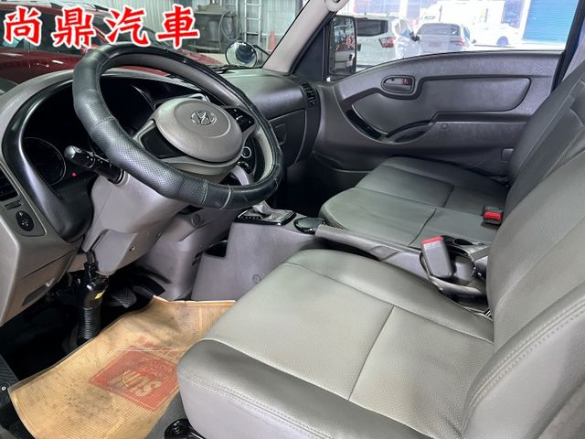 自排 全車原鈑件 實車實價 無事故 無泡水 倒車影像 可參考分期貸款 歡迎預約賞車  第7張相片