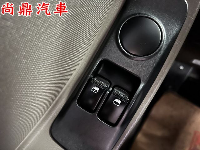 自排 全車原鈑件 實車實價 無事故 無泡水 倒車影像 可參考分期貸款 歡迎預約賞車  第8張相片
