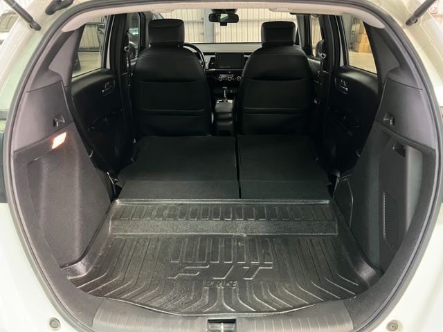 e:HEV 油電款 2023型 里程僅跑5.9萬 360環景 ACC跟車 車道偏離 盲點 數位儀表  無線CARPLAY  第4張相片