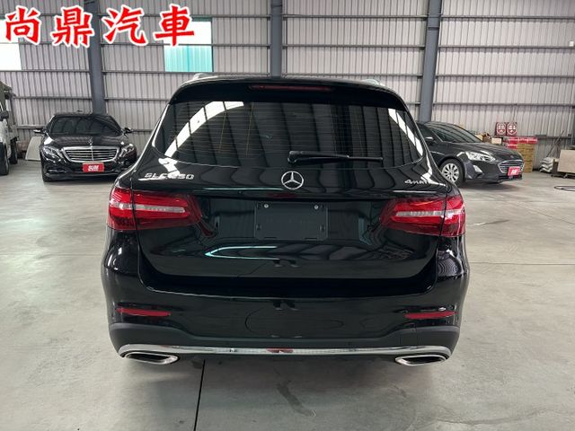 GLC250總代理 4WD 4MATIC 運動版 原鈑件 里程僅跑6萬 全景天窗 免鑰匙 定速 360環景 導航 盲點  第3張相片