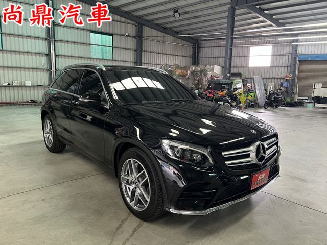 GLC250總代理 4WD 4MATIC 運動版 原鈑件 里程僅跑6萬 全景天窗 免鑰匙 定速 360環景 導航 盲點  第6張相片