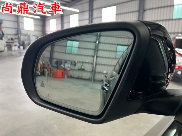 GLC250總代理 4WD 4MATIC 運動版 原鈑件 里程僅跑6萬 全景天窗 免鑰匙 定速 360環景 導航 盲點  第8張相片