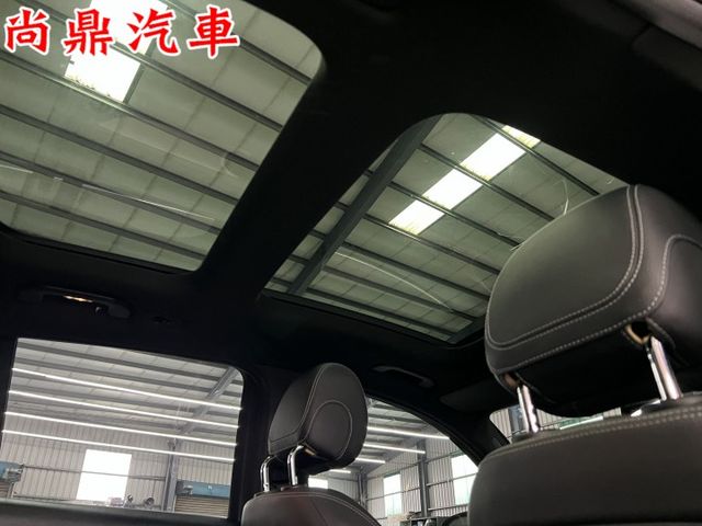 GLC250總代理 4WD 4MATIC 運動版 原鈑件 里程僅跑6萬 全景天窗 免鑰匙 定速 360環景 導航 盲點  第19張相片