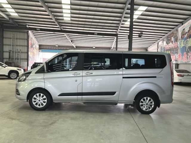 尊爵8人座 旅行家 里程僅跑2萬 原鈑件 ACC跟車 車道偏離 盲點偵測 倒車影像 前後行車紀錄器 可參考車貸  第2張相片