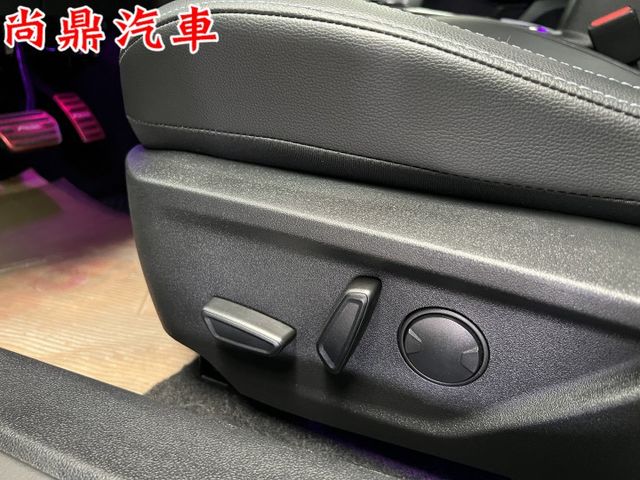 Active任性版 里程僅跑4.7萬 全車原鈑件 加裝車室氣氛燈 360環景 盲點 B&O音響 CarPlay 電動座椅  第12張相片