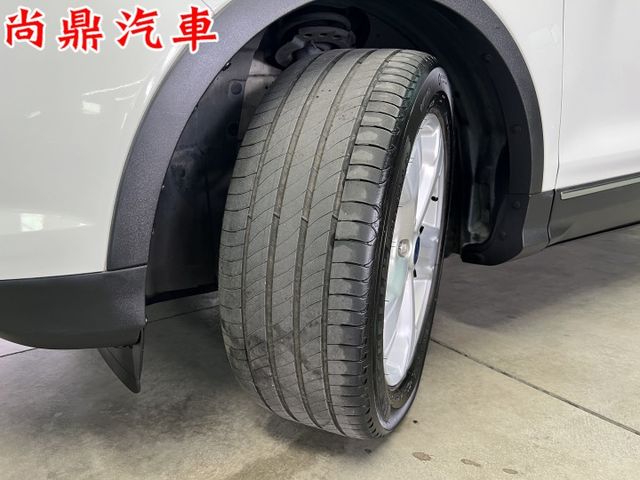 一手車 全車原鈑件 時尚經典款 腳踢尾門 全景天 定速 盲點 免鑰匙 倒車影像 藍芽 後座充電  第9張相片