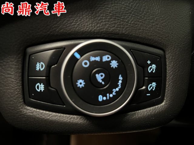一手車 全車原鈑件 時尚經典款 腳踢尾門 全景天 定速 盲點 免鑰匙 倒車影像 藍芽 後座充電  第12張相片