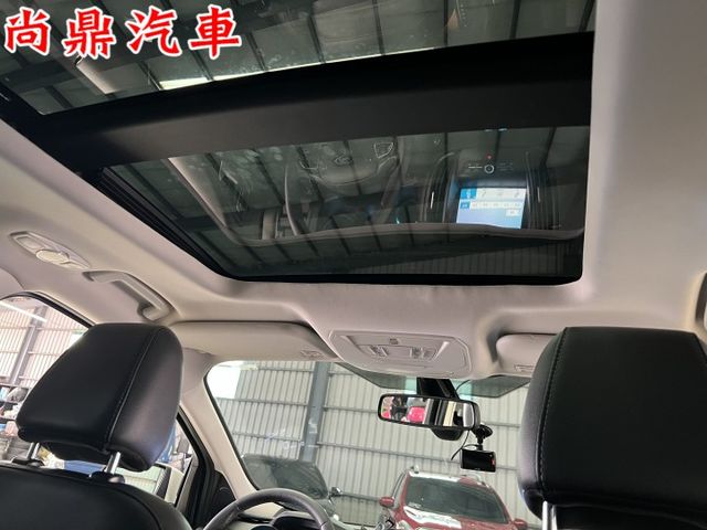 一手車 全車原鈑件 時尚經典款 腳踢尾門 全景天 定速 盲點 免鑰匙 倒車影像 藍芽 後座充電  第19張相片