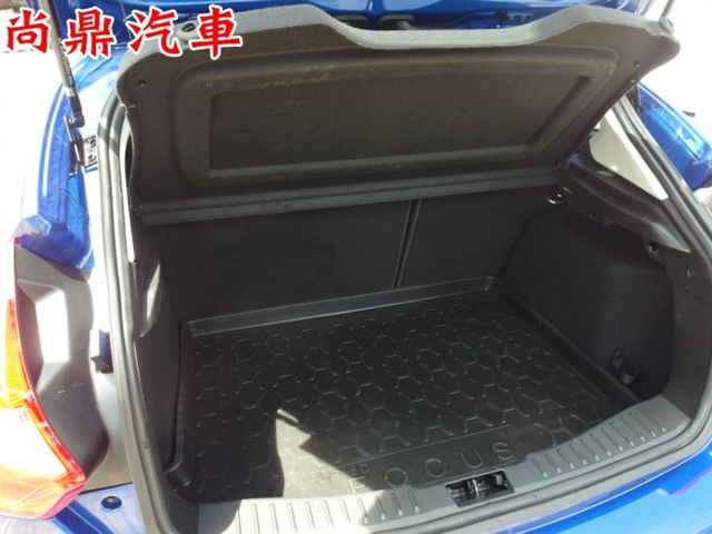 運動型 全車原鈑件 170HP 天窗 定速 導航 倒顯 數位電視 前後雷達 恆溫空調 抬頭顯示器 免頭款牽車  第5張相片