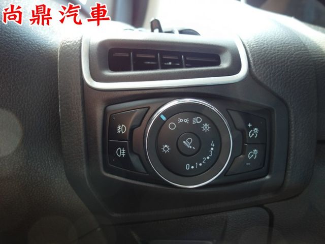 運動型 全車原鈑件 170HP 天窗 定速 導航 倒顯 數位電視 前後雷達 恆溫空調 抬頭顯示器 免頭款牽車  第13張相片