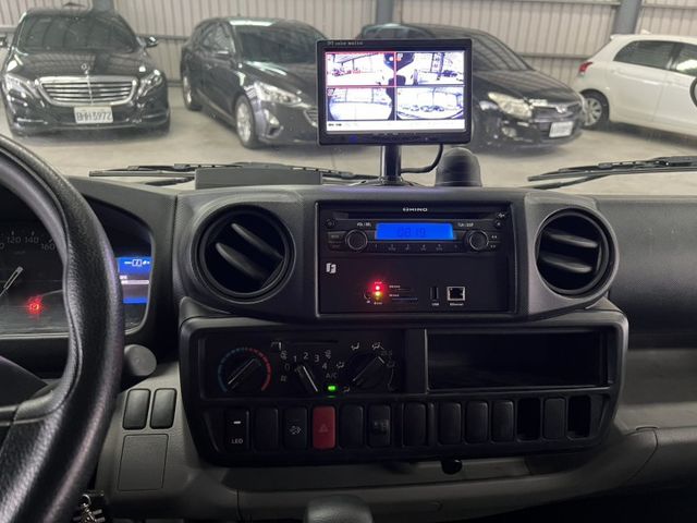 HINO 300 自排 自排 自排 里程僅跑3萬 雙芯升降尾門 全車行車紀錄器 免頭款 可全額貸款  第5張相片