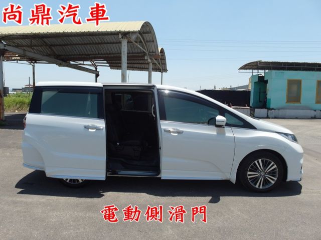 原鈑件 里程跑5.9萬 APEX版 七人座 雙電動滑門 ACC跟車 車道偏離 盲點 免鑰匙 360環景 前後車距  第5張相片