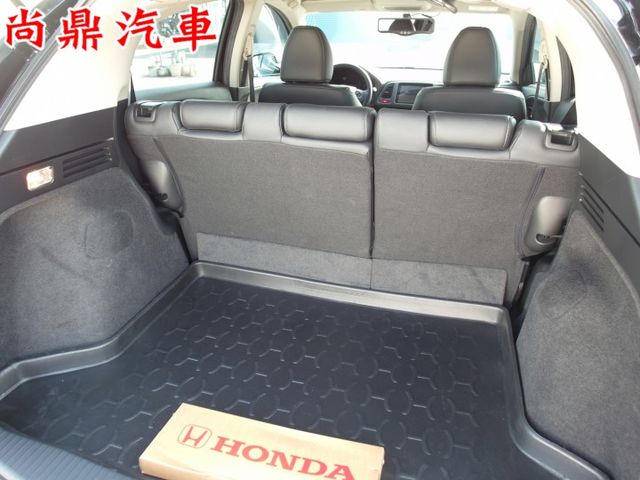 S版 全車原鈑件 實車實價 車內氣氛超棒 免鑰匙 定速 藍芽 換檔撥片 倒車雷達 倒車影像 前後行車紀錄器 歡迎來店賞車  第4張相片