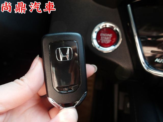 S版 全車原鈑件 實車實價 車內氣氛超棒 免鑰匙 定速 藍芽 換檔撥片 倒車雷達 倒車影像 前後行車紀錄器 歡迎來店賞車  第17張相片
