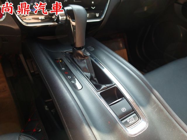 S版 全車原鈑件 實車實價 車內氣氛超棒 免鑰匙 定速 藍芽 換檔撥片 倒車雷達 倒車影像 前後行車紀錄器 歡迎來店賞車  第18張相片