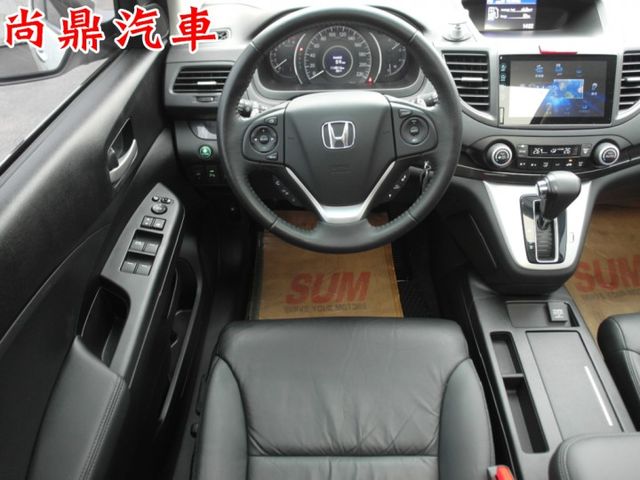四輪傳動 天窗 環景顯影 電動座椅 導航 定速 換檔撥片 前後車距雷達 循跡防滑 免頭款牽車/歡迎來賞車^.^  第14張相片