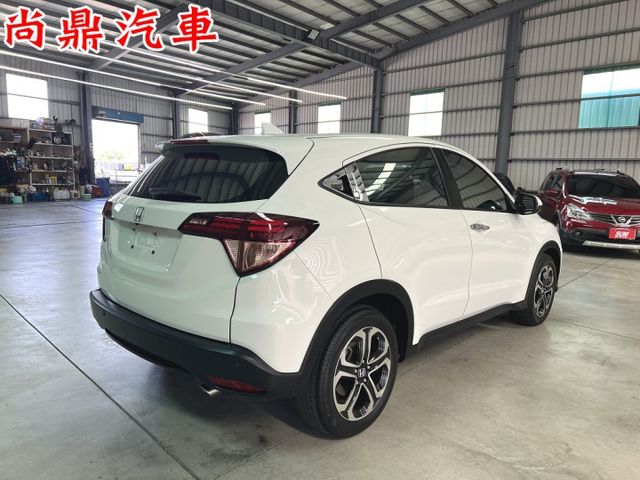 S版 免鑰匙 定速 換檔撥片 倒車影像 LED頭燈 恆溫空調 藍芽 駕駛模式 行車紀錄器  第5張相片