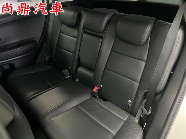 S版 免鑰匙 定速 換檔撥片 倒車影像 LED頭燈 恆溫空調 藍芽 駕駛模式 行車紀錄器  第18張相片