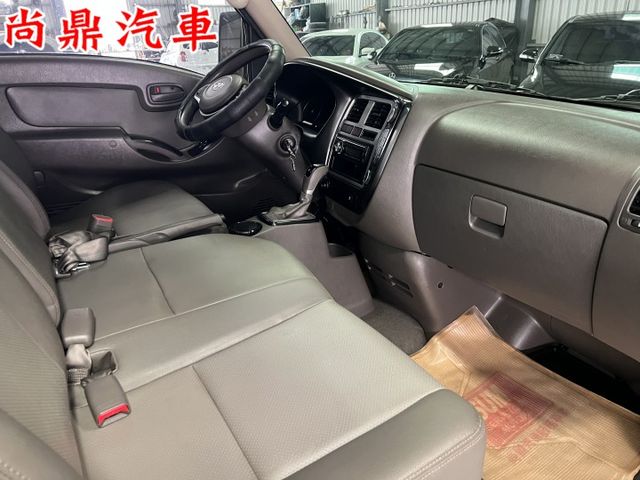 自排 全車原鈑件 實車實價 無事故 無泡水 倒車影像 可參考分期貸款 歡迎預約賞車  第14張相片