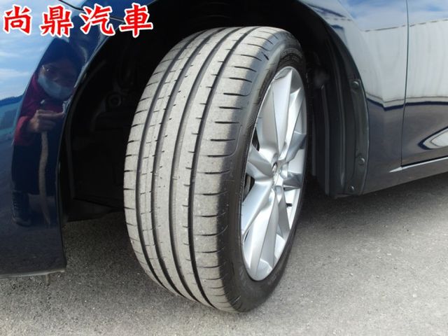 里程保證 實車實價 原鈑件 免KEY 盲點 胎壓 魚眼頭燈 前後行車紀錄器 雙恆溫 定速 倒車影像 可參考貸款 歡迎賞車  第10張相片